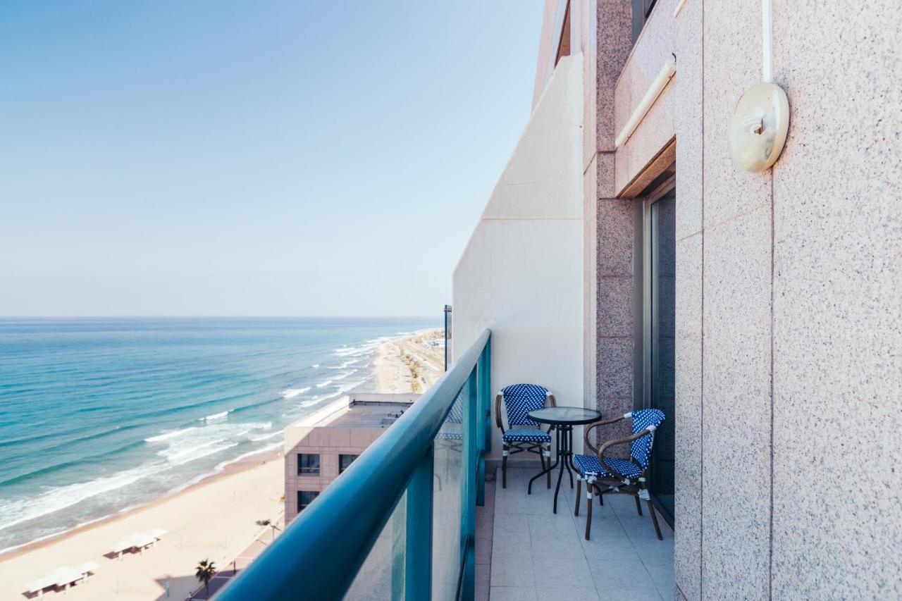 Almog Beach Apt Hotel מלון דירות אלמוג ביץ' Haifa Exterior foto