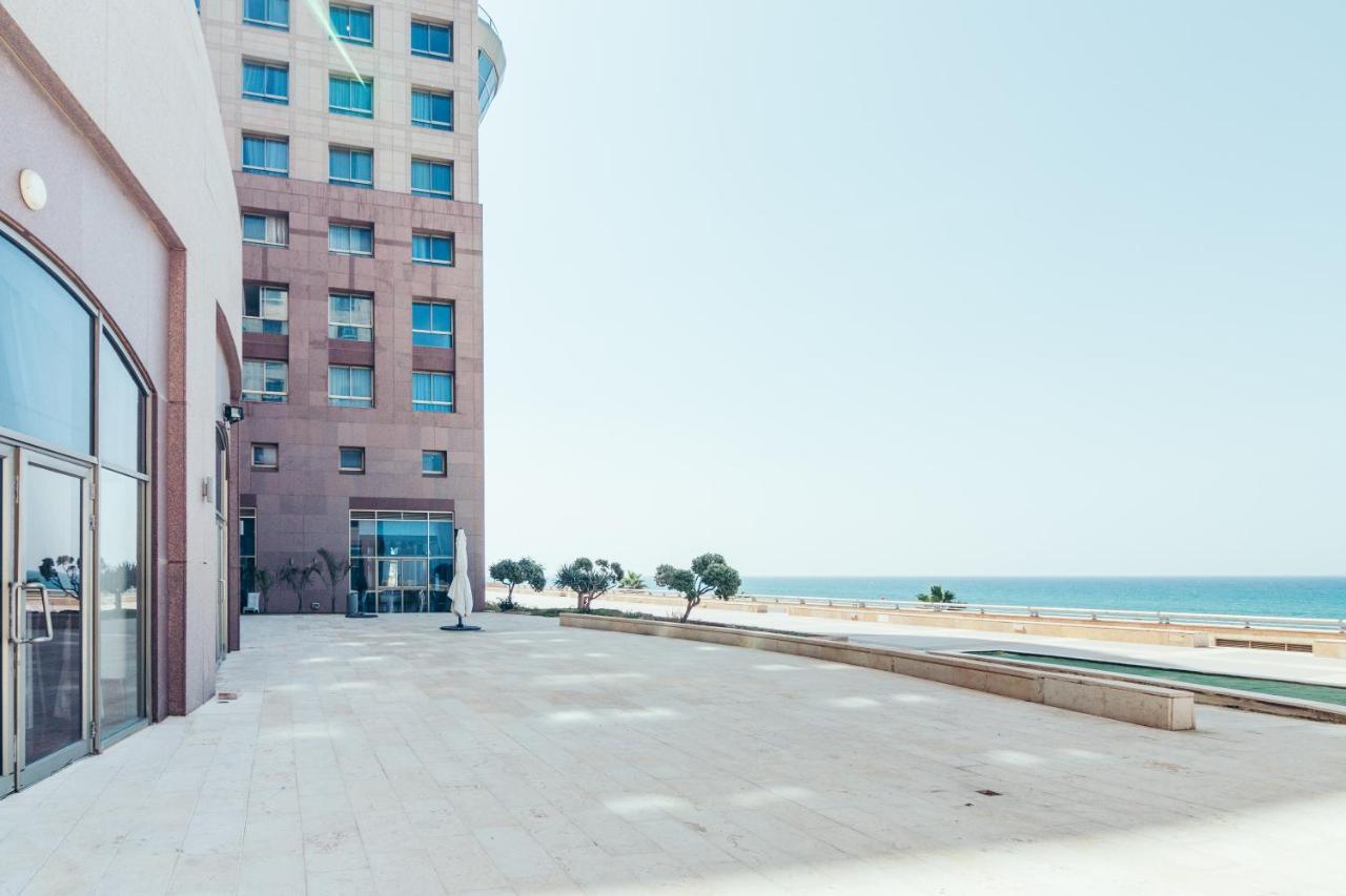 Almog Beach Apt Hotel מלון דירות אלמוג ביץ' Haifa Exterior foto