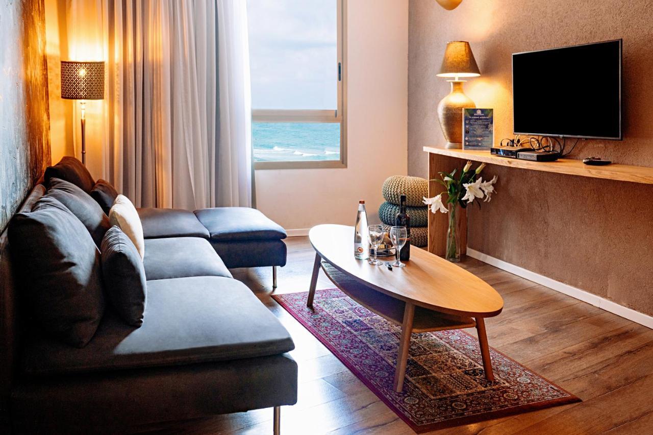 Almog Beach Apt Hotel מלון דירות אלמוג ביץ' Haifa Exterior foto