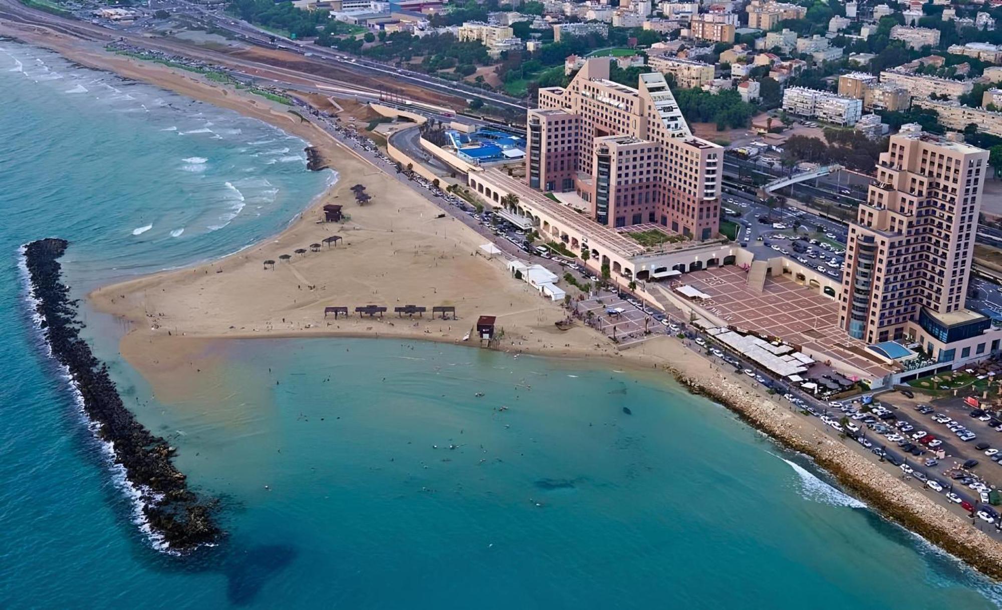 Almog Beach Apt Hotel מלון דירות אלמוג ביץ' Haifa Exterior foto