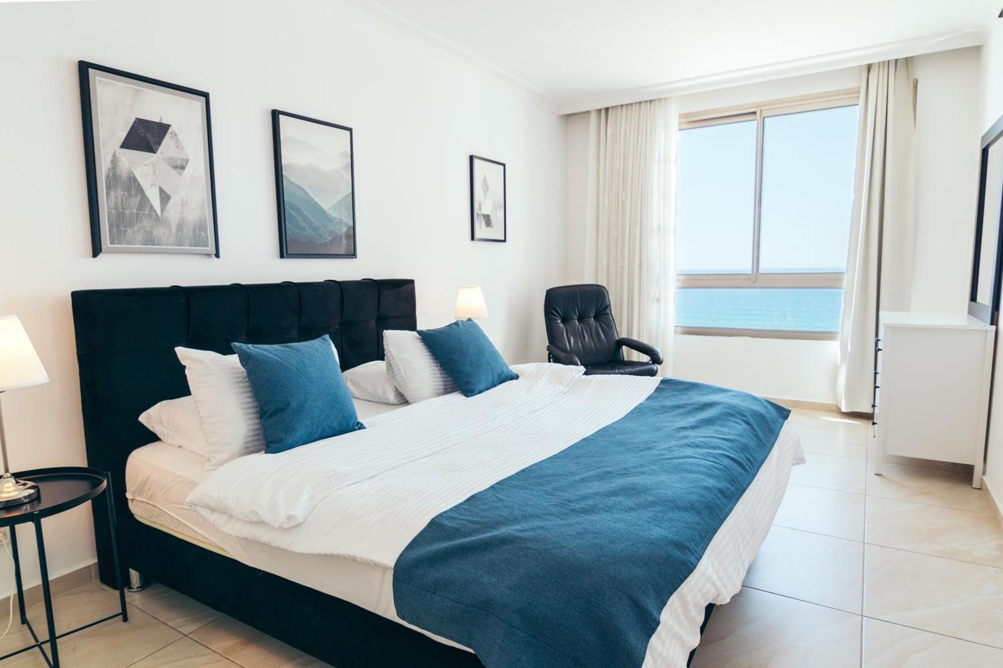 Almog Beach Apt Hotel מלון דירות אלמוג ביץ' Haifa Habitación foto